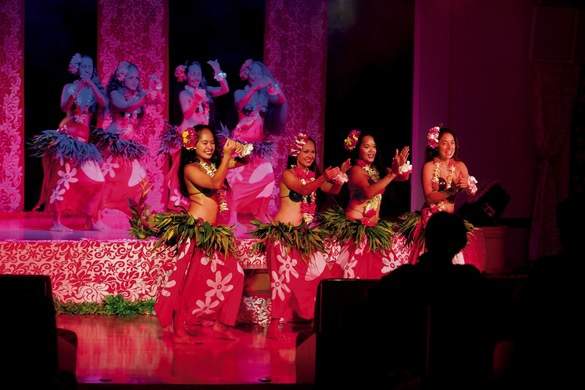 Paul Gauguin Cruises MS Paul Gauguin Le Grand Salon Entertainment 3 ©Paul Gauguin Cruises.jpg